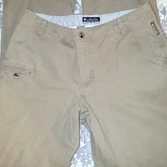 Mens size 10 Columbia khaki pants